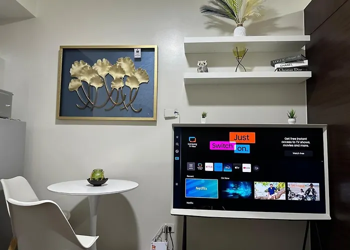 A King-size Bed At Air Residences Condo, Ayala Ave, Makati Apartment