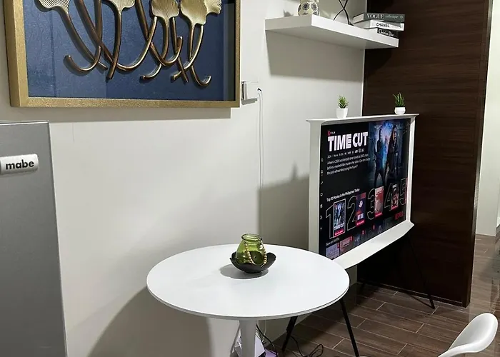 A King-size Bed At Air Residences Condo, Ayala Ave, Makati Apartment