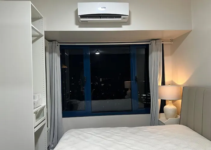 Apartment A King-size Bed At Air Residences Condo, Ayala Ave, Makati *