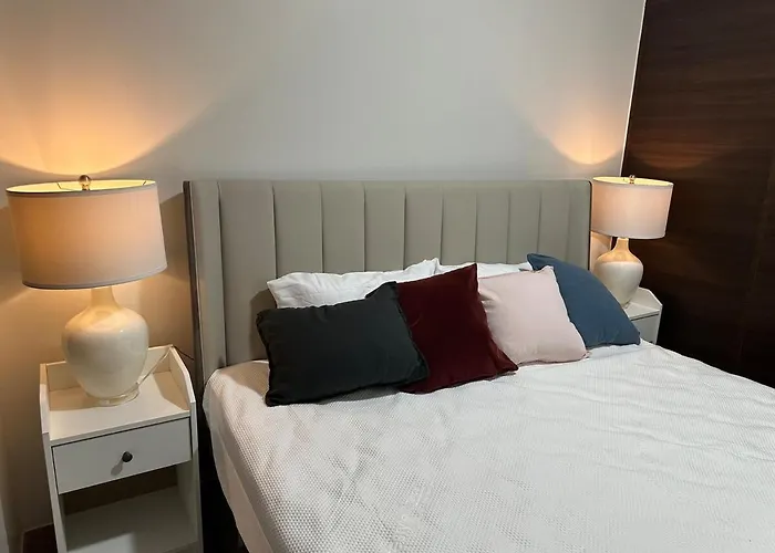 A King-size Bed At Air Residences Condo, Ayala Ave, Makati Apartment *