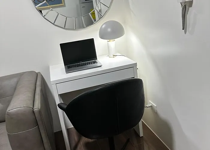 A King-size Bed At Air Residences Condo, Ayala Ave, Makati *