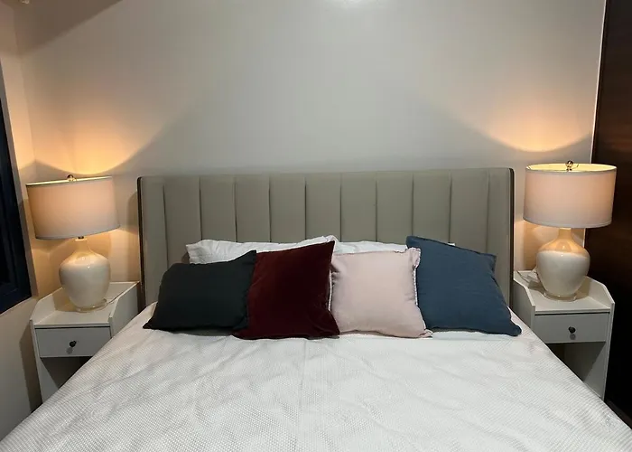 A King-size Bed At Air Residences Condo, Ayala Ave, Makati Apartment *