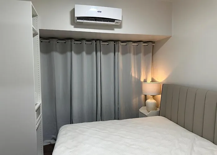 Apartment A King-size Bed At Air Residences Condo, Ayala Ave, Makati Manila