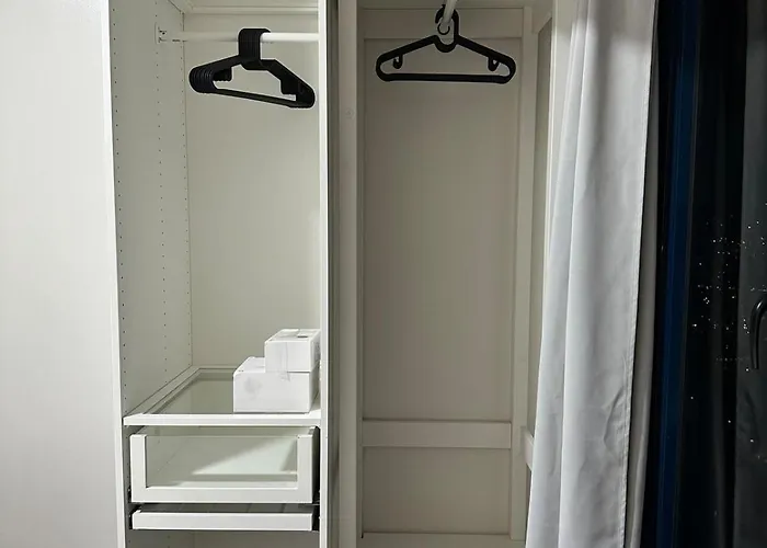Apartment A King-size Bed At Air Residences Condo, Ayala Ave, Makati