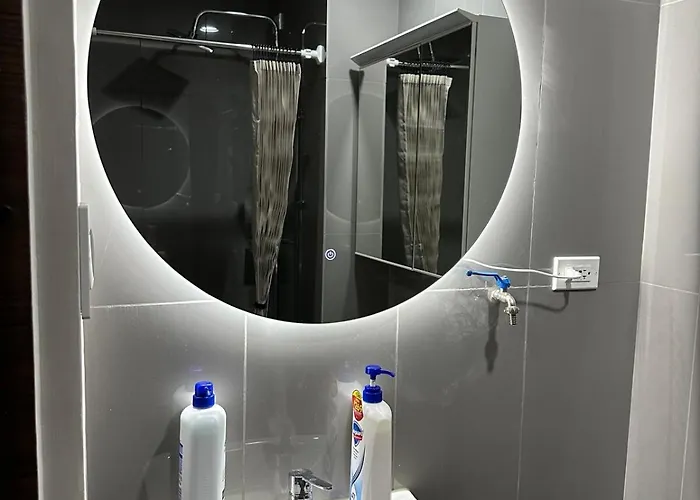 A King-size Bed At Air Residences Condo, Ayala Ave, Makati Apartment *