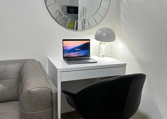 Apartment A King-size Bed At Air Residences Condo, Ayala Ave, Makati