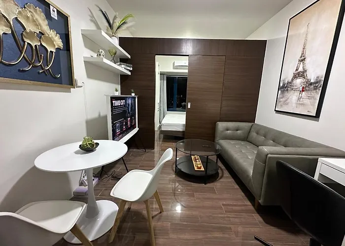 Apartment A King-size Bed At Air Residences Condo, Ayala Ave, Makati *