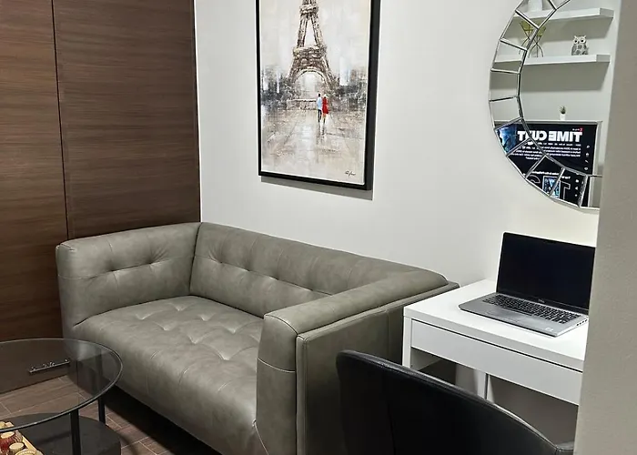 A King-size Bed At Air Residences Condo, Ayala Ave, Makati Apartment Manila