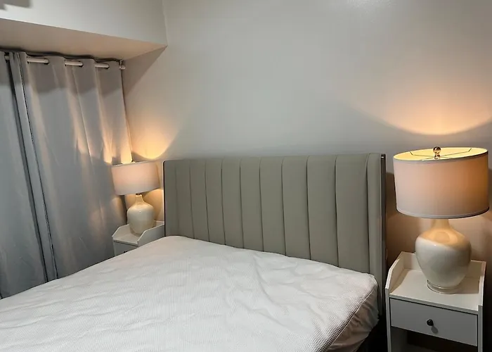 Apartment A King-size Bed At Air Residences Condo, Ayala Ave, Makati Manila