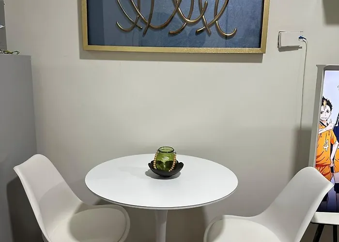 A King-size Bed At Air Residences Condo, Ayala Ave, Makati Apartment