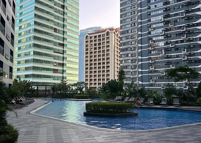 Apartment A King-size Bed At Air Residences Condo, Ayala Ave, Makati